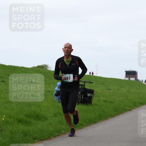 04.05.2025 - 8. Wedeler Halbmarathon Yannick Fuchs http://msf.ph/oto/7828290 04.05.2025 11:15:57 Laufen 387 meine-sportfotos.de