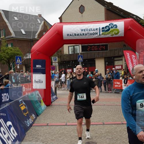 04.05.2025 - 8. Wedeler Halbmarathon Felixshl http://msf.ph/oto/7828291 04.05.2025 12:06:22 Ziel 142, 970 meine-sportfotos.de