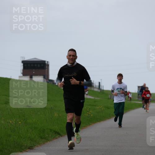 04.05.2025 - 8. Wedeler Halbmarathon Yannick Fuchs http://msf.ph/oto/7828301 04.05.2025 11:15:58 Laufen 352 meine-sportfotos.de