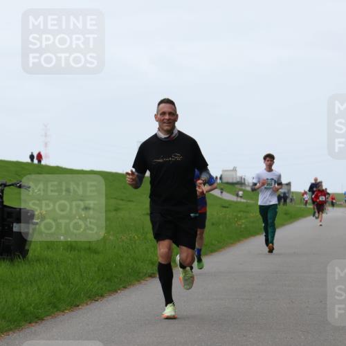04.05.2025 - 8. Wedeler Halbmarathon Yannick Fuchs http://msf.ph/oto/7828352 04.05.2025 11:16:00 Laufen 352 meine-sportfotos.de