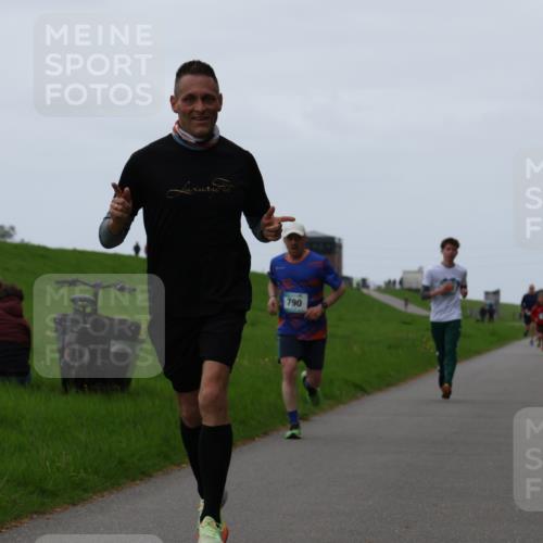 04.05.2025 - 8. Wedeler Halbmarathon Yannick Fuchs http://msf.ph/oto/7828393 04.05.2025 11:16:02 Laufen 790 meine-sportfotos.de