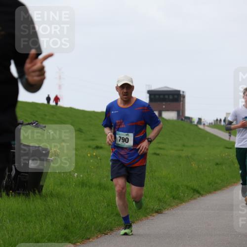 04.05.2025 - 8. Wedeler Halbmarathon Yannick Fuchs http://msf.ph/oto/7828400 04.05.2025 11:16:02 Laufen 790, 52 meine-sportfotos.de