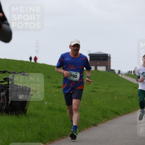 04.05.2025 - 8. Wedeler Halbmarathon Yannick Fuchs http://msf.ph/oto/7828407 04.05.2025 11:16:02 Laufen 790, 353 meine-sportfotos.de