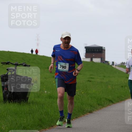 04.05.2025 - 8. Wedeler Halbmarathon Yannick Fuchs http://msf.ph/oto/7828413 04.05.2025 11:16:03 Laufen 790, 252 meine-sportfotos.de