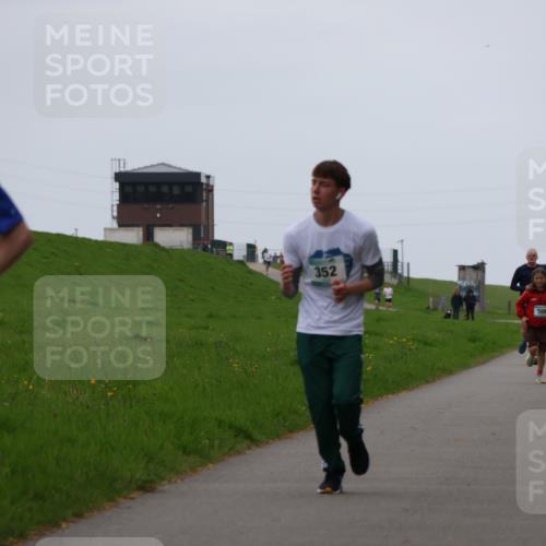04.05.2025 - 8. Wedeler Halbmarathon Yannick Fuchs http://msf.ph/oto/7828432 04.05.2025 11:16:03 Laufen 790, 352, 509 meine-sportfotos.de