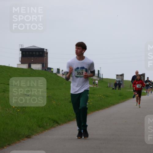 04.05.2025 - 8. Wedeler Halbmarathon Yannick Fuchs http://msf.ph/oto/7828434 04.05.2025 11:16:04 Laufen 352, 509 meine-sportfotos.de