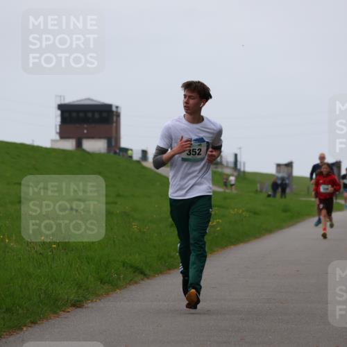04.05.2025 - 8. Wedeler Halbmarathon Yannick Fuchs http://msf.ph/oto/7828440 04.05.2025 11:16:04 Laufen 0, 352 meine-sportfotos.de