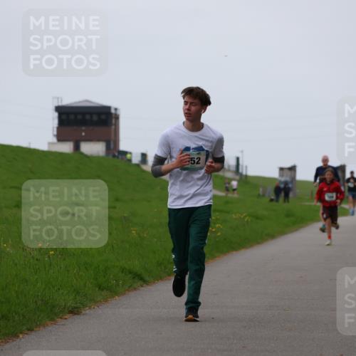 04.05.2025 - 8. Wedeler Halbmarathon Yannick Fuchs http://msf.ph/oto/7828443 04.05.2025 11:16:04 Laufen 52 meine-sportfotos.de