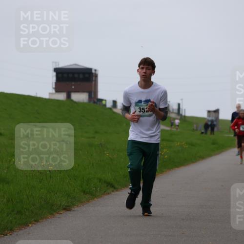 04.05.2025 - 8. Wedeler Halbmarathon Yannick Fuchs http://msf.ph/oto/7828447 04.05.2025 11:16:04 Laufen 90, 352 meine-sportfotos.de