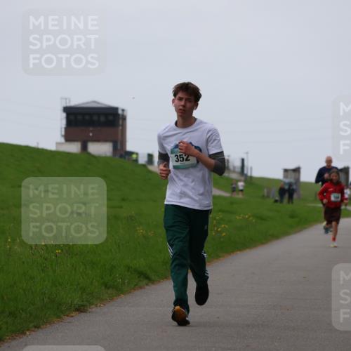 04.05.2025 - 8. Wedeler Halbmarathon Yannick Fuchs http://msf.ph/oto/7828455 04.05.2025 11:16:04 Laufen 352 meine-sportfotos.de