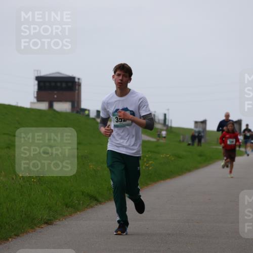 04.05.2025 - 8. Wedeler Halbmarathon Yannick Fuchs http://msf.ph/oto/7828457 04.05.2025 11:16:04 Laufen 35 meine-sportfotos.de