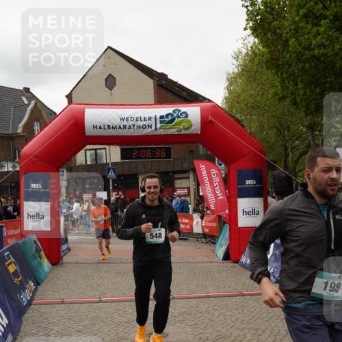 04.05.2025 - 8. Wedeler Halbmarathon Felixshl http://msf.ph/oto/7828458 04.05.2025 12:06:34 Ziel 192, 195, 198, 548 meine-sportfotos.de