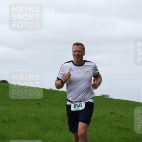 04.05.2025 - 8. Wedeler Halbmarathon Yannick Fuchs http://msf.ph/oto/7828459 04.05.2025 11:35:17 Laufen 855 meine-sportfotos.de
