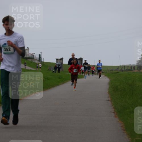 04.05.2025 - 8. Wedeler Halbmarathon Yannick Fuchs http://msf.ph/oto/7828468 04.05.2025 11:16:05 Laufen 352 meine-sportfotos.de