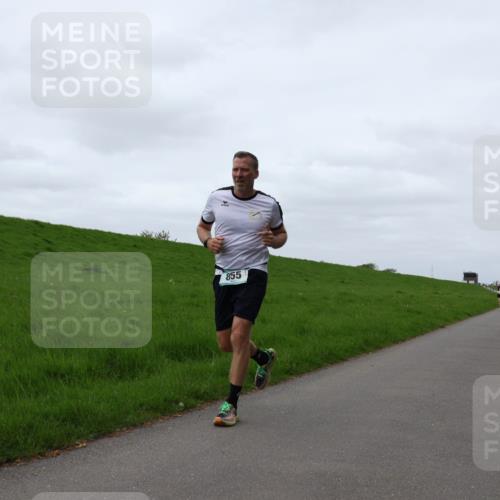 04.05.2025 - 8. Wedeler Halbmarathon Yannick Fuchs http://msf.ph/oto/7828475 04.05.2025 11:35:18 Laufen 855 meine-sportfotos.de