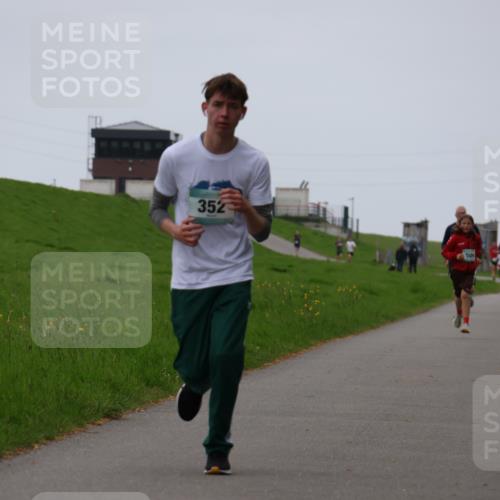 04.05.2025 - 8. Wedeler Halbmarathon Yannick Fuchs http://msf.ph/oto/7828479 04.05.2025 11:16:05 Laufen 352, 509 meine-sportfotos.de