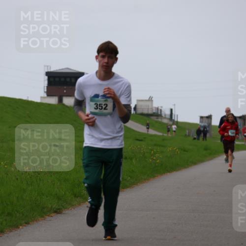 04.05.2025 - 8. Wedeler Halbmarathon Yannick Fuchs http://msf.ph/oto/7828481 04.05.2025 11:16:05 Laufen 352, 50 meine-sportfotos.de