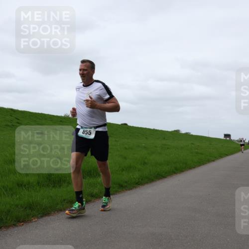 04.05.2025 - 8. Wedeler Halbmarathon Yannick Fuchs http://msf.ph/oto/7828482 04.05.2025 11:35:18 Laufen 855 meine-sportfotos.de
