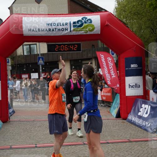 04.05.2025 - 8. Wedeler Halbmarathon Felixshl http://msf.ph/oto/7828566 04.05.2025 12:06:39 Ziel 192, 195, 554 meine-sportfotos.de