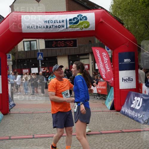 04.05.2025 - 8. Wedeler Halbmarathon Felixshl http://msf.ph/oto/7828587 04.05.2025 12:06:40 Ziel 192, 195, 554 meine-sportfotos.de