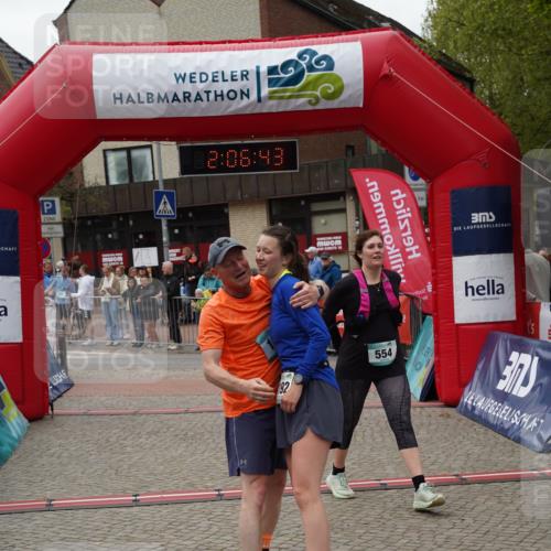 04.05.2025 - 8. Wedeler Halbmarathon Felixshl http://msf.ph/oto/7828607 04.05.2025 12:06:40 Ziel 192, 195, 554 meine-sportfotos.de