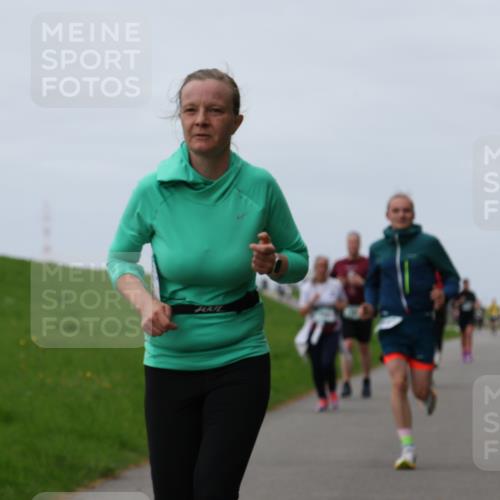 04.05.2025 - 8. Wedeler Halbmarathon Yannick Fuchs http://msf.ph/oto/7828618 04.05.2025 11:35:35 Laufen 4831 meine-sportfotos.de