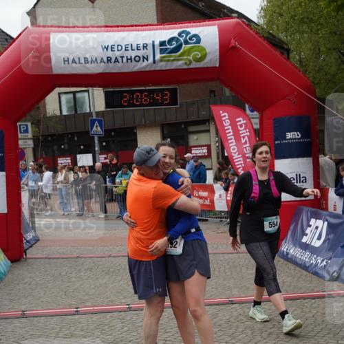 04.05.2025 - 8. Wedeler Halbmarathon Felixshl http://msf.ph/oto/7828622 04.05.2025 12:06:41 Ziel 192, 195, 554 meine-sportfotos.de