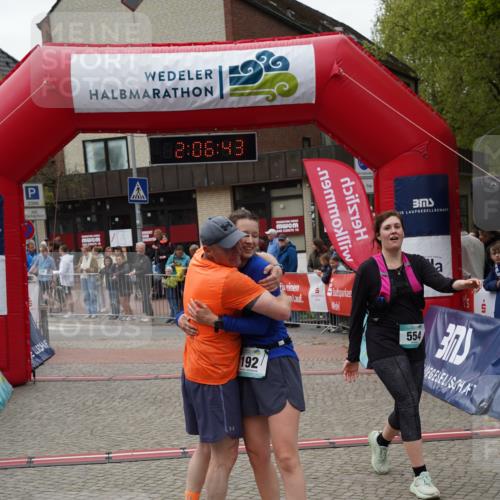 04.05.2025 - 8. Wedeler Halbmarathon Felixshl http://msf.ph/oto/7828630 04.05.2025 12:06:41 Ziel 192, 195, 554 meine-sportfotos.de