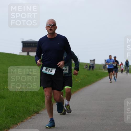 04.05.2025 - 8. Wedeler Halbmarathon Yannick Fuchs http://msf.ph/oto/7828631 04.05.2025 11:16:21 Laufen 674, 038 meine-sportfotos.de