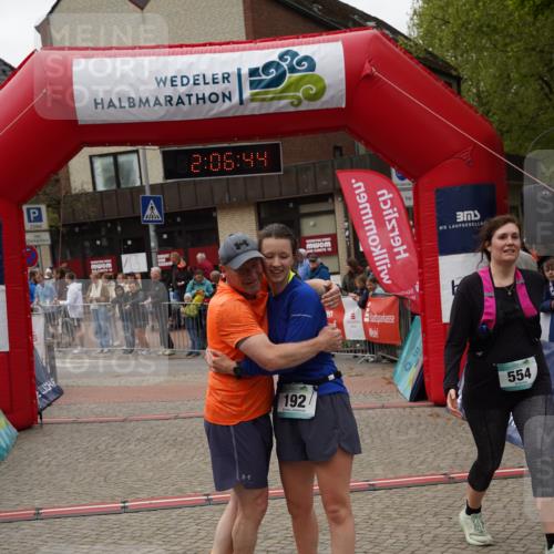 04.05.2025 - 8. Wedeler Halbmarathon Felixshl http://msf.ph/oto/7828646 04.05.2025 12:06:42 Ziel 333, 554 meine-sportfotos.de