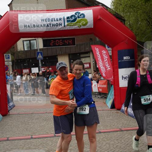 04.05.2025 - 8. Wedeler Halbmarathon Felixshl http://msf.ph/oto/7828654 04.05.2025 12:06:42 Ziel 333, 554 meine-sportfotos.de