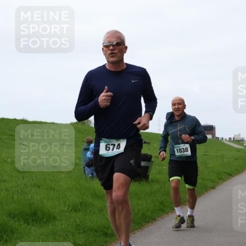 04.05.2025 - 8. Wedeler Halbmarathon Yannick Fuchs http://msf.ph/oto/7828666 04.05.2025 11:16:24 Laufen 674, 1038 meine-sportfotos.de