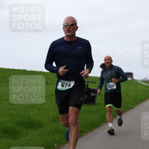 04.05.2025 - 8. Wedeler Halbmarathon Yannick Fuchs http://msf.ph/oto/7828672 04.05.2025 11:16:24 Laufen 674, 1038 meine-sportfotos.de