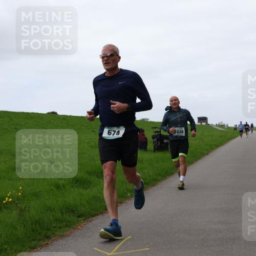 04.05.2025 - 8. Wedeler Halbmarathon Yannick Fuchs http://msf.ph/oto/7828684 04.05.2025 11:16:25 Laufen 674, 038 meine-sportfotos.de