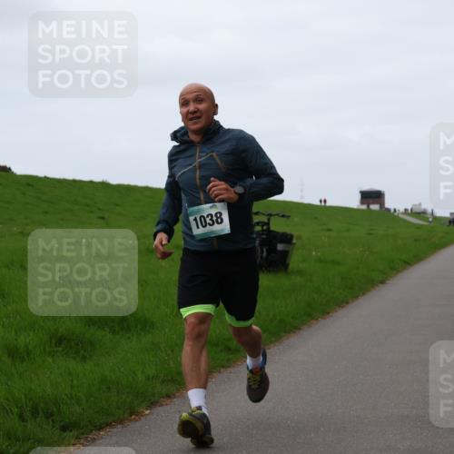 04.05.2025 - 8. Wedeler Halbmarathon Yannick Fuchs http://msf.ph/oto/7828707 04.05.2025 11:16:26 Laufen 1038 meine-sportfotos.de