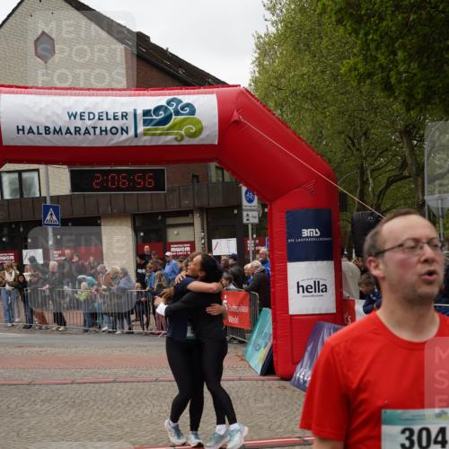 04.05.2025 - 8. Wedeler Halbmarathon Felixshl http://msf.ph/oto/7828803 04.05.2025 12:06:54 Ziel 304, 329, 515, 976 meine-sportfotos.de