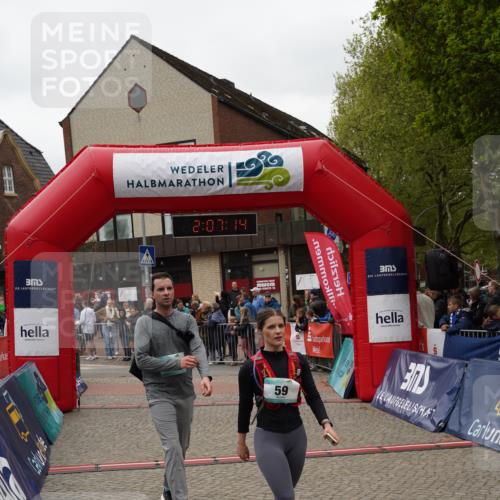04.05.2025 - 8. Wedeler Halbmarathon Felixshl http://msf.ph/oto/7828921 04.05.2025 12:07:12 Ziel 59, 117 meine-sportfotos.de