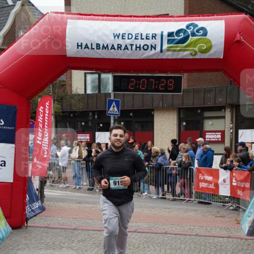 04.05.2025 - 8. Wedeler Halbmarathon Felixshl http://msf.ph/oto/7829015 04.05.2025 12:07:26 Ziel 915 meine-sportfotos.de