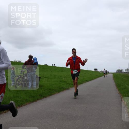 04.05.2025 - 8. Wedeler Halbmarathon Yannick Fuchs http://msf.ph/oto/7829059 04.05.2025 11:17:06 Laufen 1204 meine-sportfotos.de