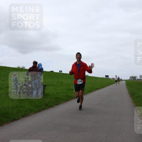 04.05.2025 - 8. Wedeler Halbmarathon Yannick Fuchs http://msf.ph/oto/7829066 04.05.2025 11:17:06 Laufen 1204 meine-sportfotos.de