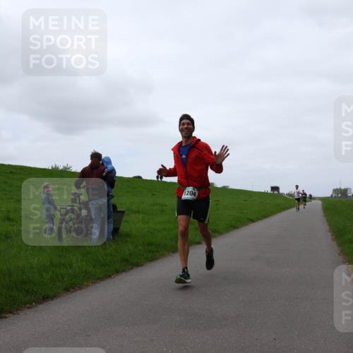 04.05.2025 - 8. Wedeler Halbmarathon Yannick Fuchs http://msf.ph/oto/7829073 04.05.2025 11:17:06 Laufen 1204 meine-sportfotos.de