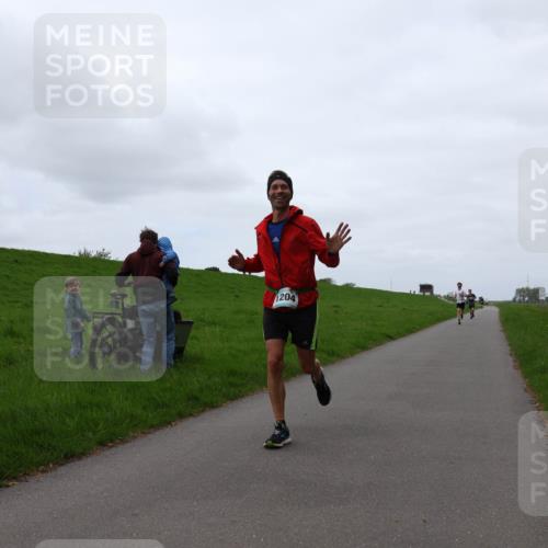 04.05.2025 - 8. Wedeler Halbmarathon Yannick Fuchs http://msf.ph/oto/7829075 04.05.2025 11:17:07 Laufen 1204 meine-sportfotos.de