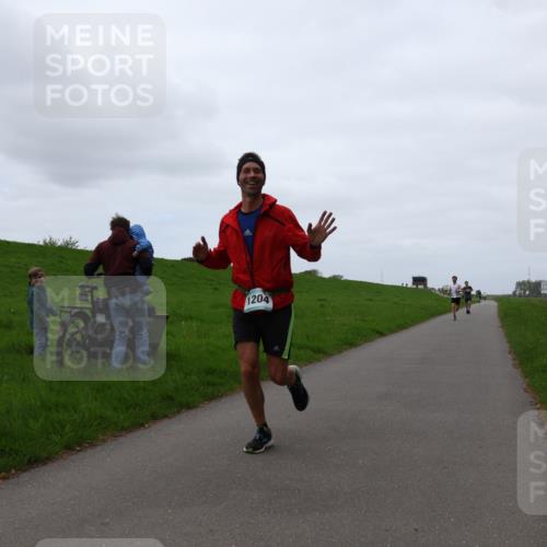 04.05.2025 - 8. Wedeler Halbmarathon Yannick Fuchs http://msf.ph/oto/7829077 04.05.2025 11:17:07 Laufen 1204 meine-sportfotos.de