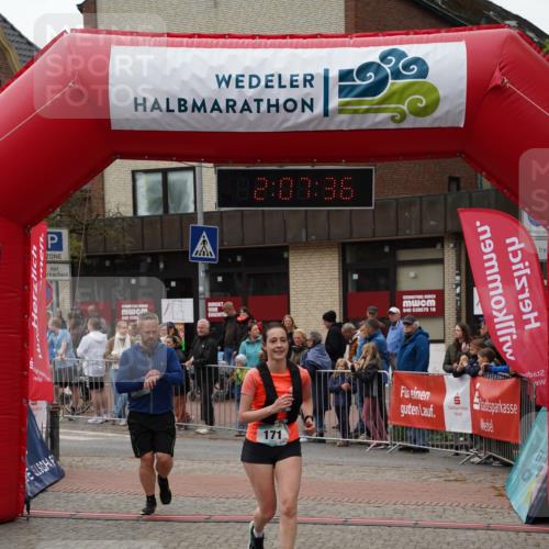 04.05.2025 - 8. Wedeler Halbmarathon Felixshl http://msf.ph/oto/7829134 04.05.2025 12:07:34 Ziel 95, 171, 553 meine-sportfotos.de
