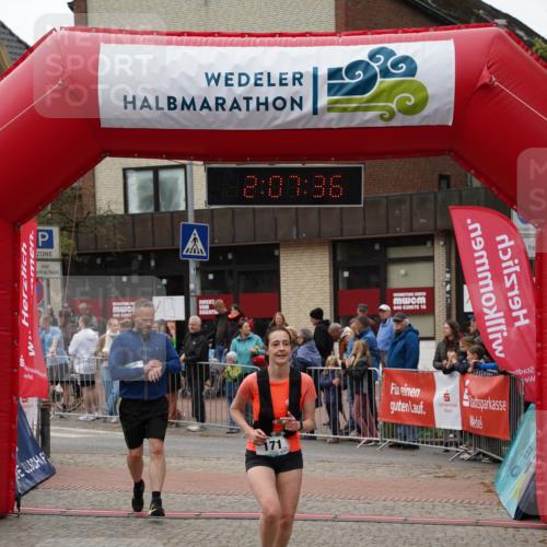 04.05.2025 - 8. Wedeler Halbmarathon Felixshl http://msf.ph/oto/7829142 04.05.2025 12:07:34 Ziel 95, 171, 553 meine-sportfotos.de