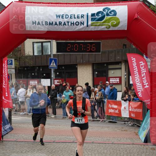04.05.2025 - 8. Wedeler Halbmarathon Felixshl http://msf.ph/oto/7829150 04.05.2025 12:07:34 Ziel 95, 171, 553 meine-sportfotos.de