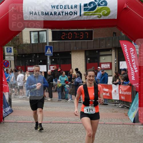 04.05.2025 - 8. Wedeler Halbmarathon Felixshl http://msf.ph/oto/7829181 04.05.2025 12:07:35 Ziel 95, 171, 553 meine-sportfotos.de