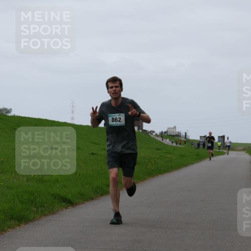04.05.2025 - 8. Wedeler Halbmarathon Yannick Fuchs http://msf.ph/oto/7829208 04.05.2025 11:17:14 Laufen 862 meine-sportfotos.de