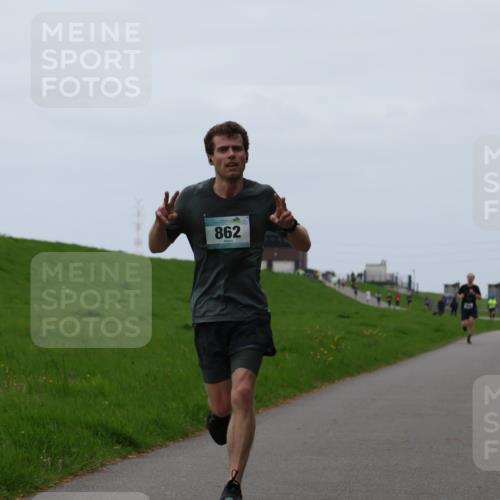04.05.2025 - 8. Wedeler Halbmarathon Yannick Fuchs http://msf.ph/oto/7829220 04.05.2025 11:17:15 Laufen 862 meine-sportfotos.de