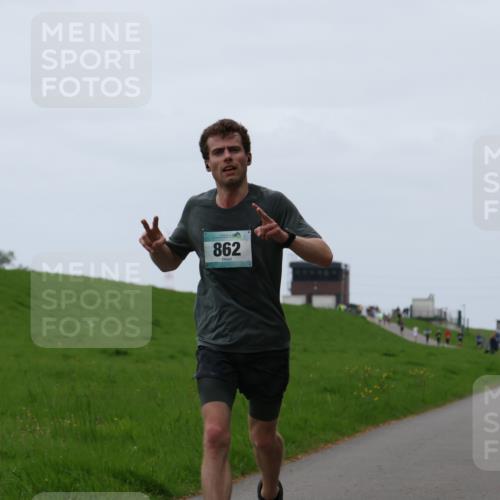 04.05.2025 - 8. Wedeler Halbmarathon Yannick Fuchs http://msf.ph/oto/7829228 04.05.2025 11:17:15 Laufen 862 meine-sportfotos.de